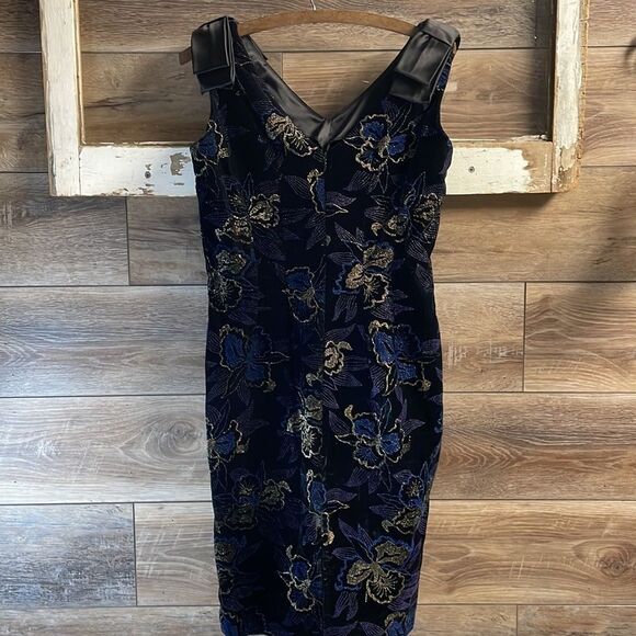 SCARLETT NITE Women’s  Black Velvet Metallic Floral Print Cocktail Dress - Picture 4 of 11